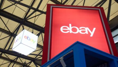 EBay Stock Sinks on Concerns About Holiday Shopping Season