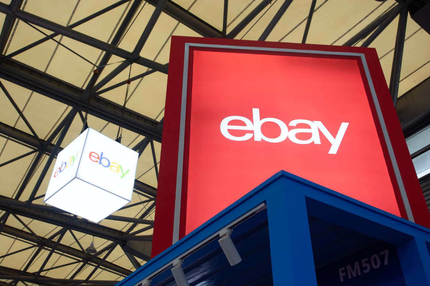EBay Stock Sinks on Concerns About Holiday Shopping Season 1 EBay Stock Sinks on Concerns About Holiday Shopping Season