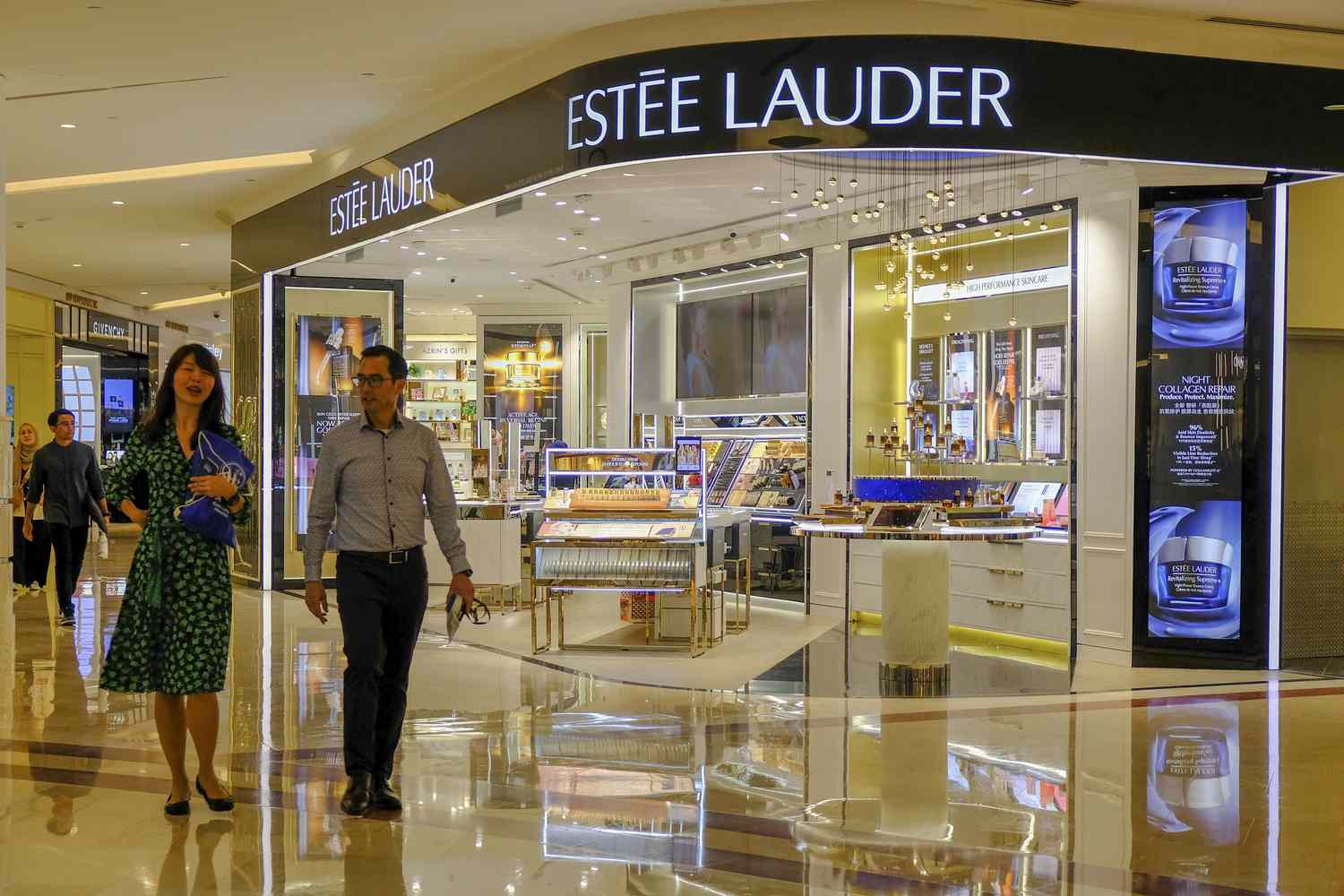 Estée Lauder Stock Dives on China Warning, Dividend Cut, Withdrawn Outlook 1 Estée Lauder Stock Dives on China Warning, Dividend Cut, Withdrawn Outlook
