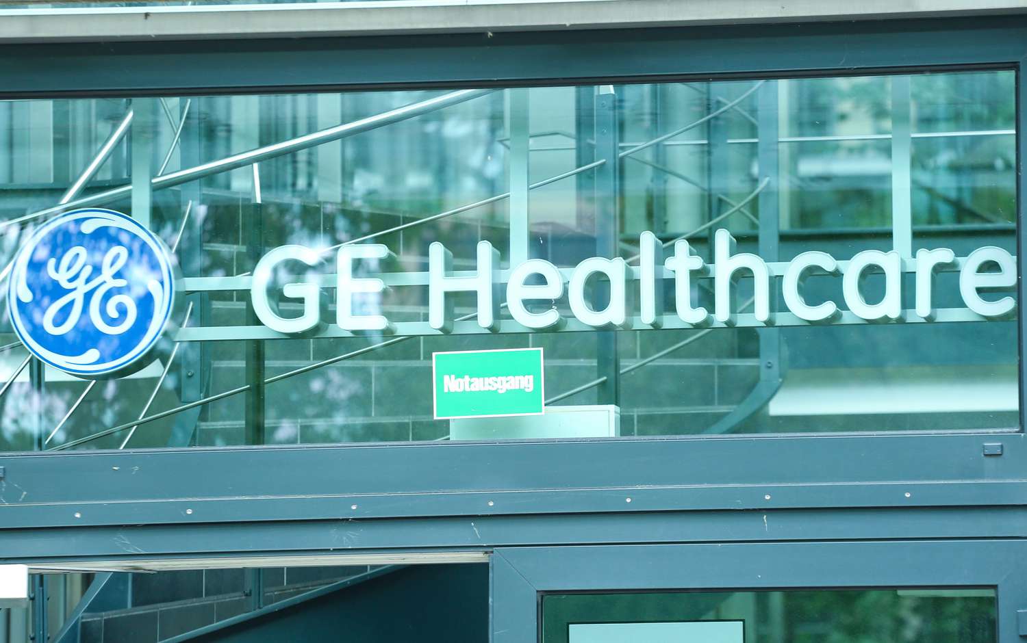 GE HealthCare's Profit Beats Estimates While China Sales Struggle 1 GE HealthCare's Profit Beats Estimates While China Sales Struggle