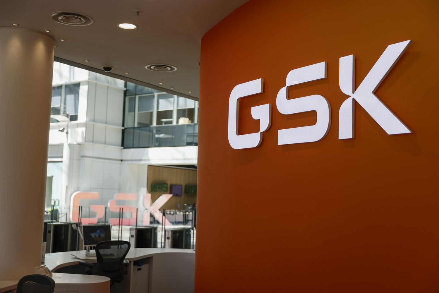 GSK Stock Drops as UK Firm Posts Underwhelming Results 1 GSK Stock Drops as UK Firm Posts Underwhelming Results