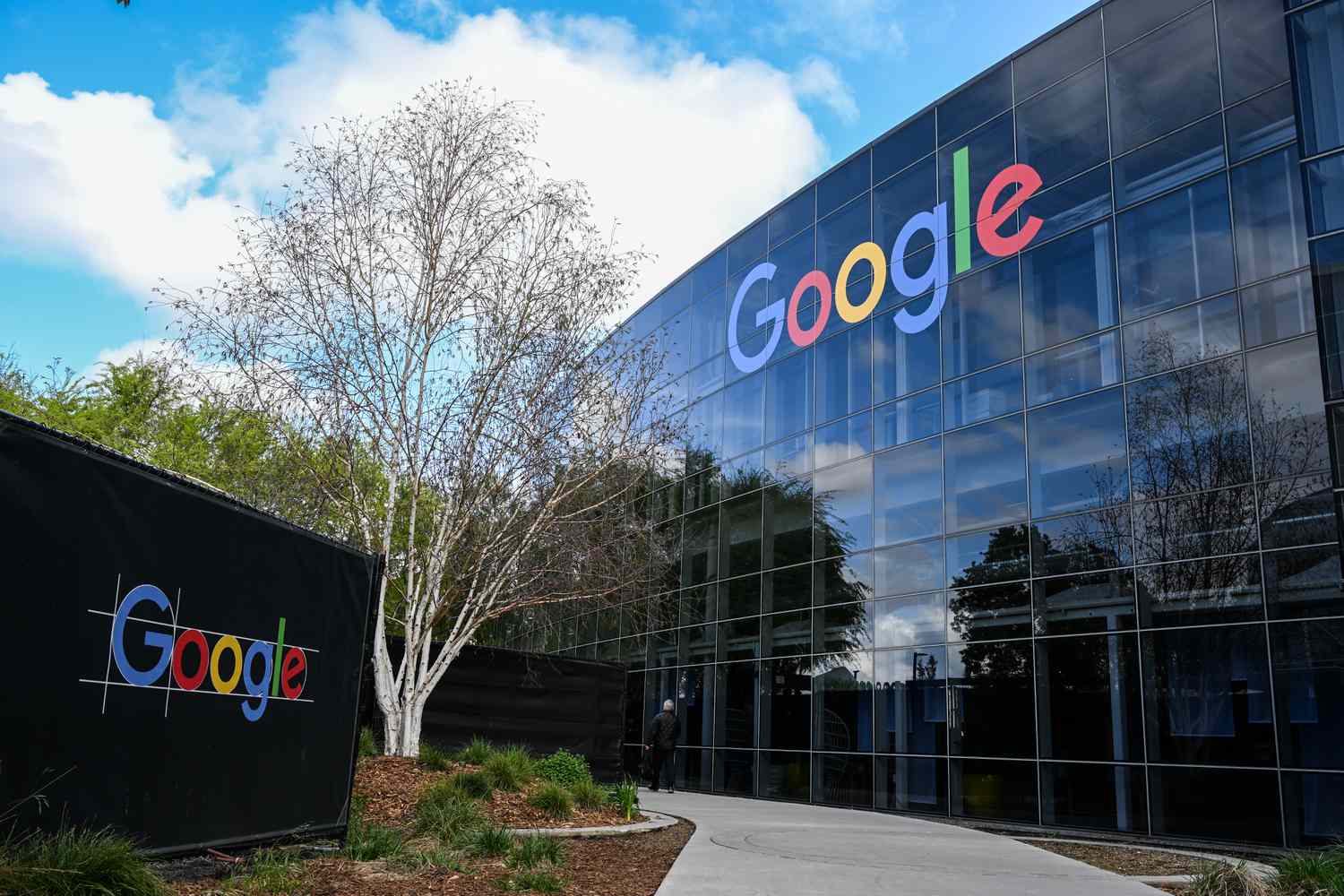 Google Parent Alphabet's Stock Pops as Cloud Revenue Soars on AI Demand 1 Google Parent Alphabet's Stock Pops as Cloud Revenue Soars on AI Demand
