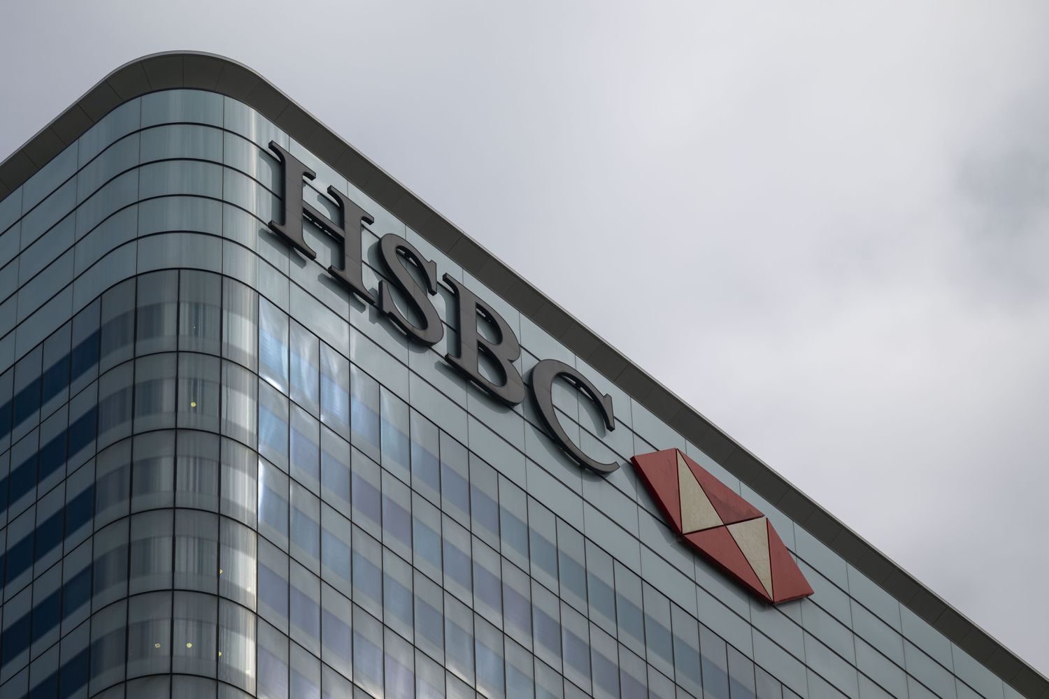 HSBC Stock Rises as Results Top Forecasts, Bank Plans New $3B Buyback 1 HSBC Stock Rises as Results Top Forecasts, Bank Plans New $3B Buyback