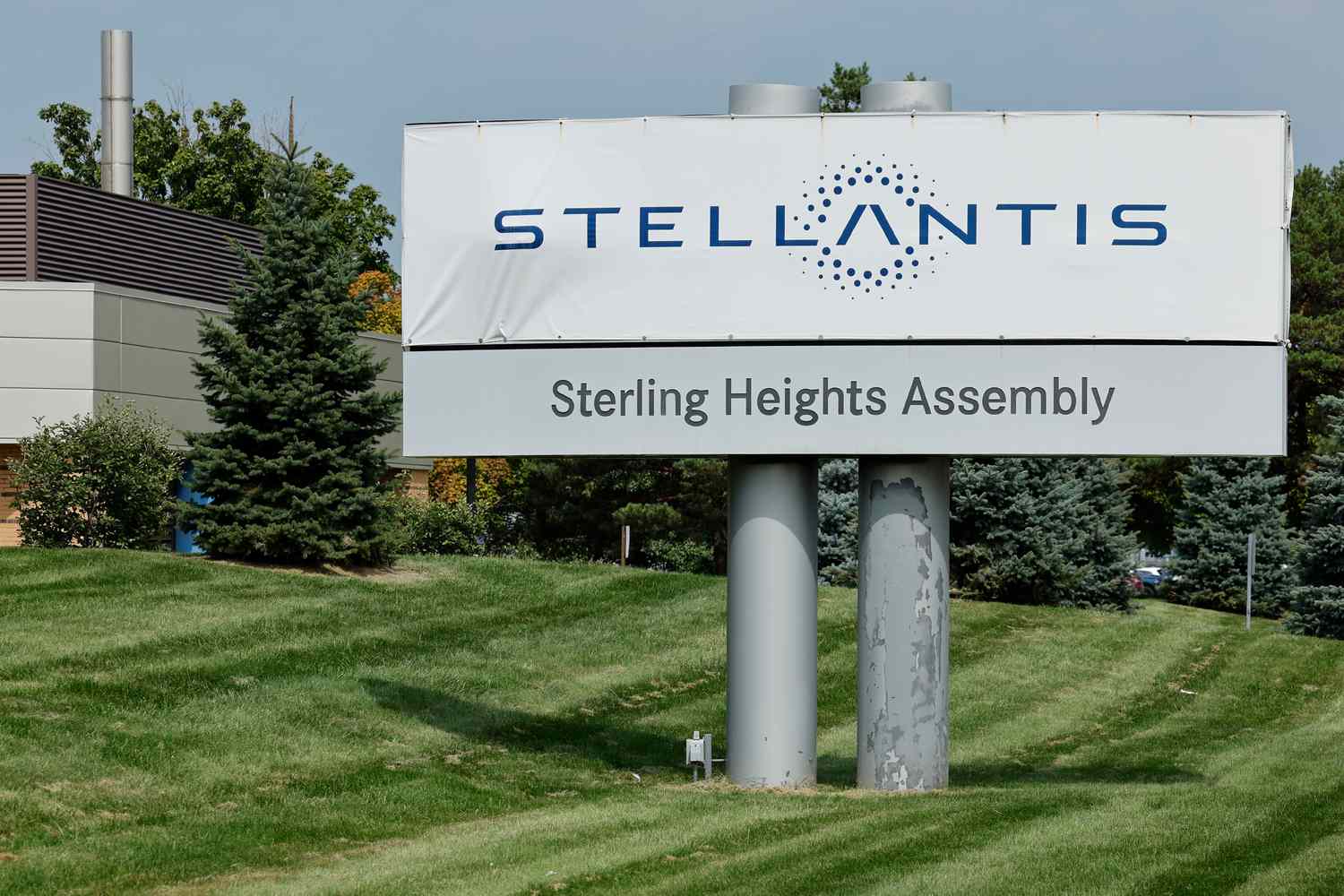 Stellantis Posts 27% Slump in Q3 Sales; Notes Inventory Cut Progress 1 Stellantis Posts 27% Slump in Q3 Sales; Notes Inventory Cut Progress