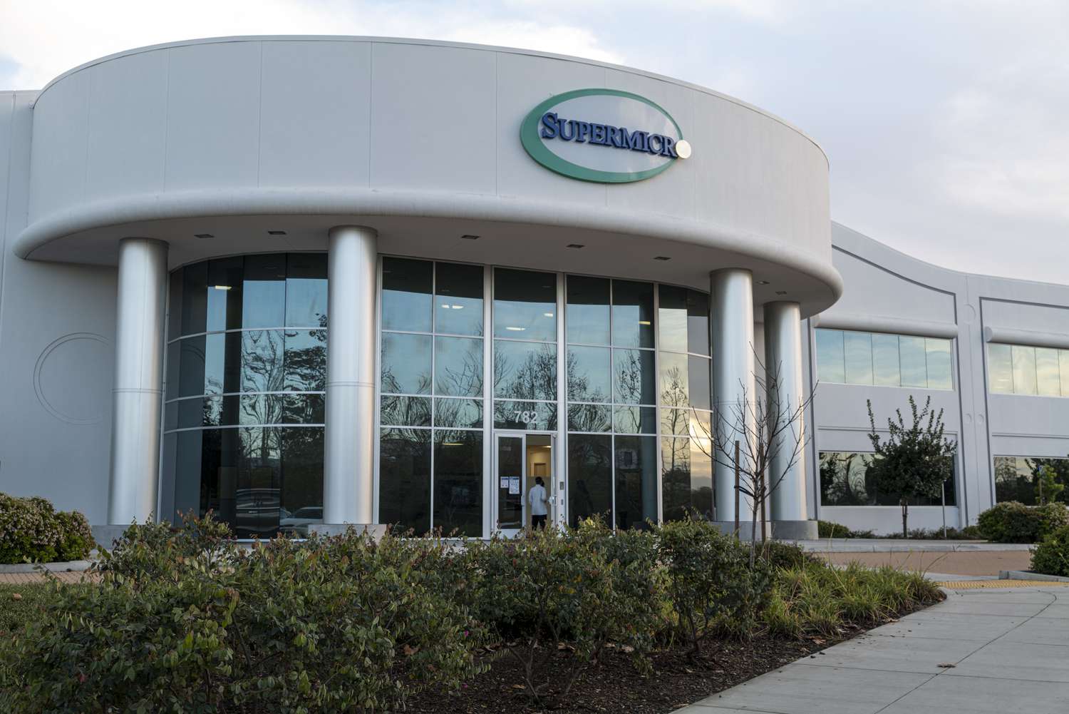 Supermicro Stock Dives as Accounting Firm Resigns 1 Supermicro Stock Dives as Accounting Firm Resigns