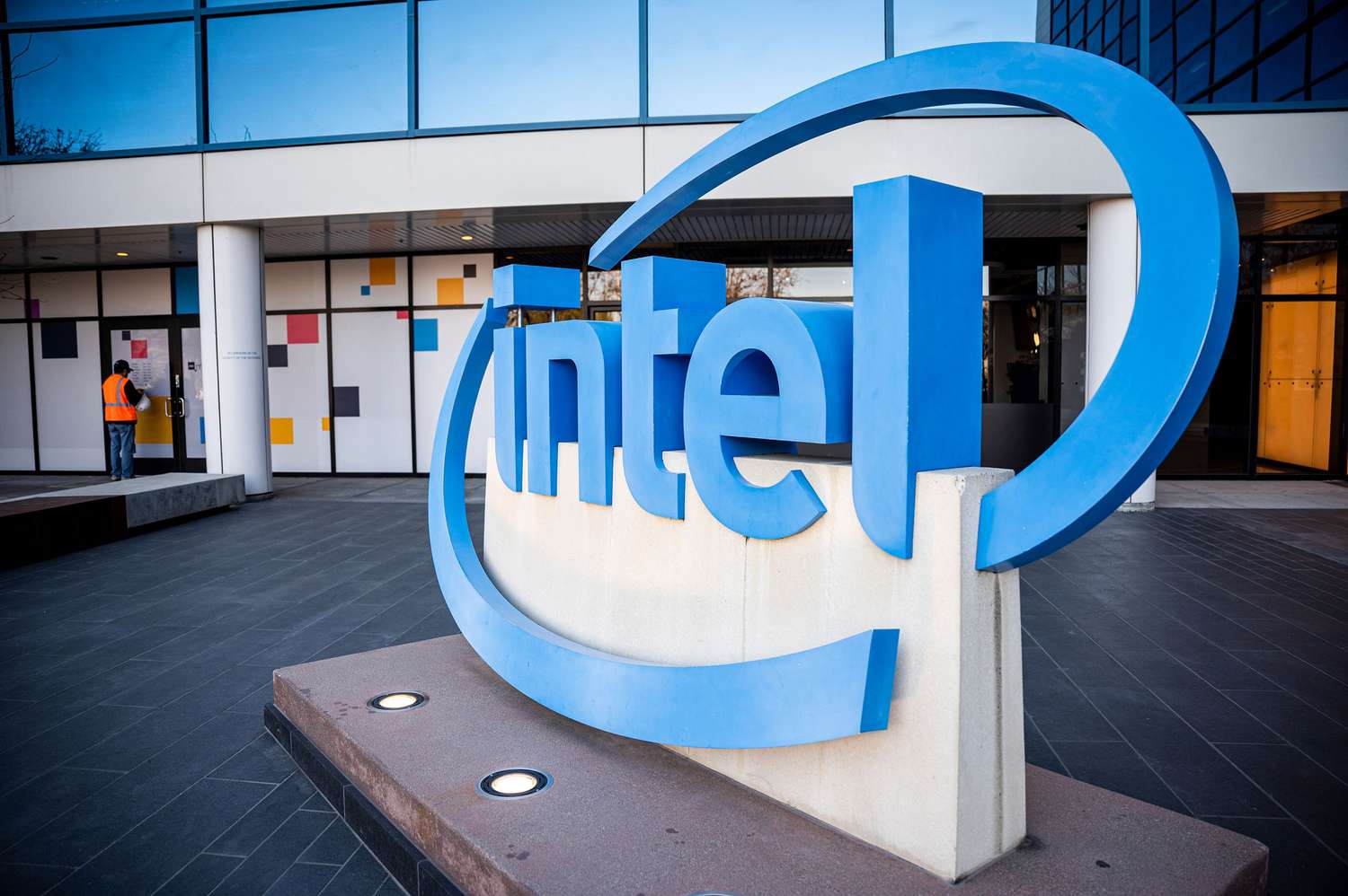 What Wall Street Analysts Think of Intel's Stock Ahead of Earnings 1 What Wall Street Analysts Think of Intel's Stock Ahead of Earnings