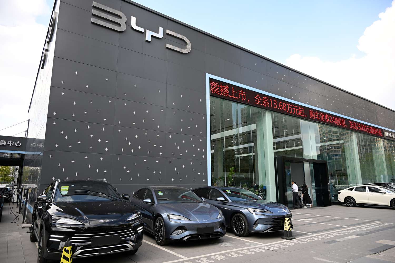 Chinese Electric Vehicle Stocks Rise as Deliveries Jump in October 1 Chinese Electric Vehicle Stocks Rise as Deliveries Jump in October