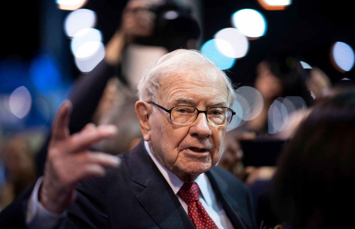 Warren Buffett's Berkshire Hathaway Sells Apple Stock, Boosts Cash Pile to Record 1 Warren Buffett's Berkshire Hathaway Sells Apple Stock, Boosts Cash Pile to Record