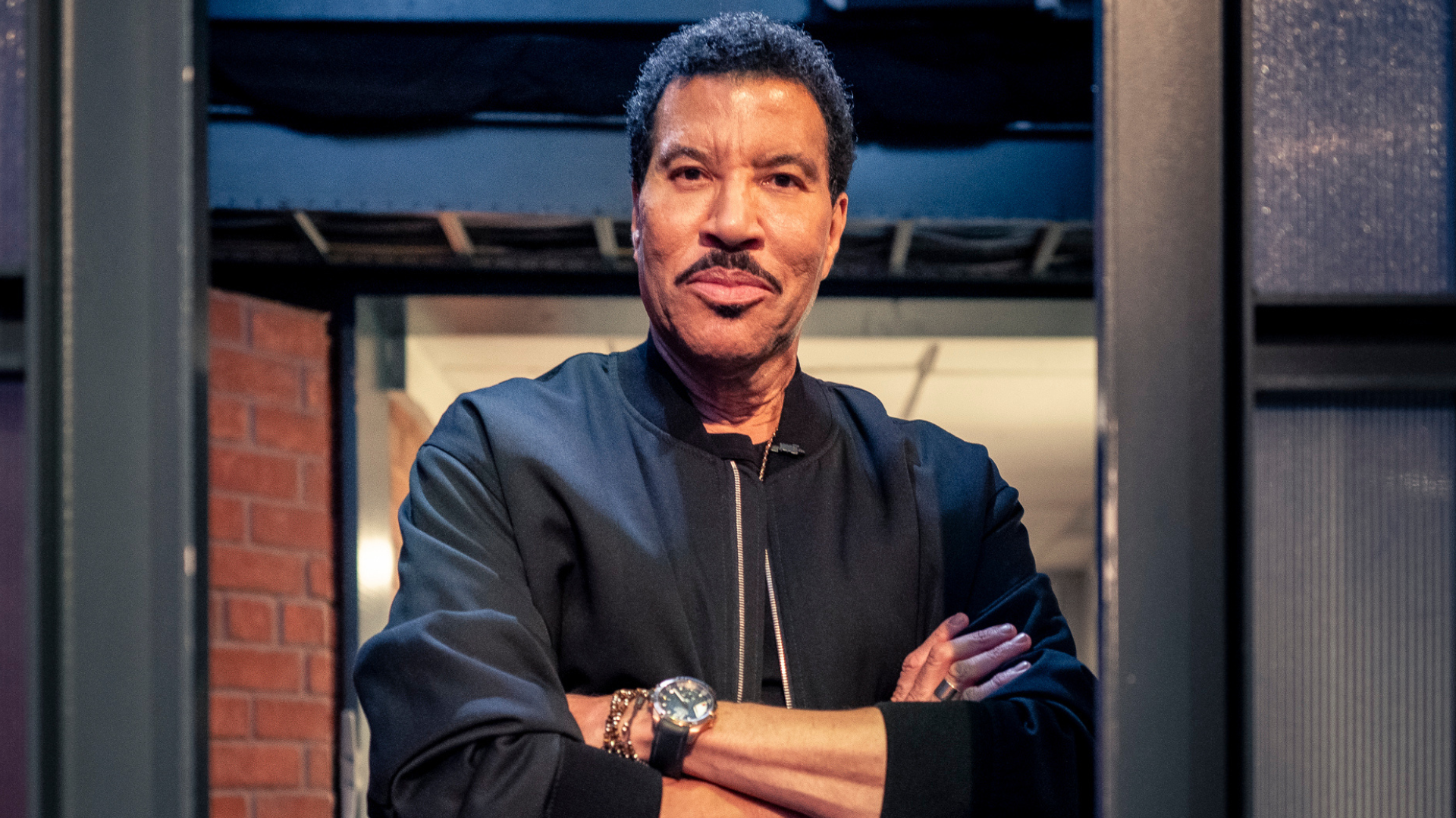 Lionel Richie Recalls Inviting Fans to Meals Because He F... 1 Lionel Richie Recalls Inviting Fans to Meals Because He F...